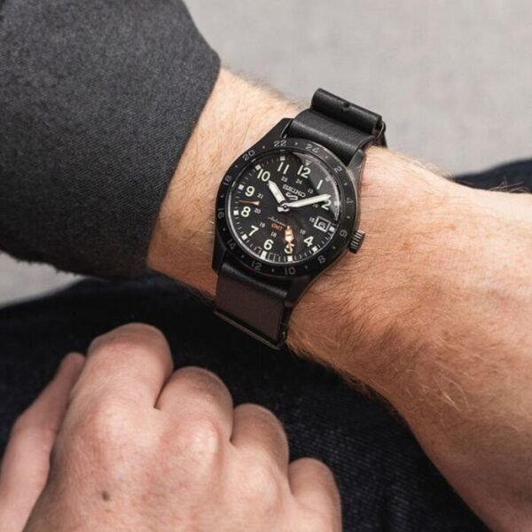 SEIKO 5 GMT SSK025K1 ruka | HETA 1892 satovi i nakit Sarajevo