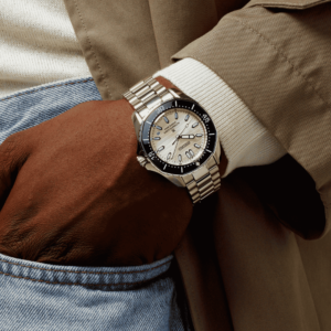 SEIKO PROSPEX DIVERS POLYGONAL IN PEARL-WHITE SPB481J1 ruka | HETA 1892 satovi i nakit Sarajevo