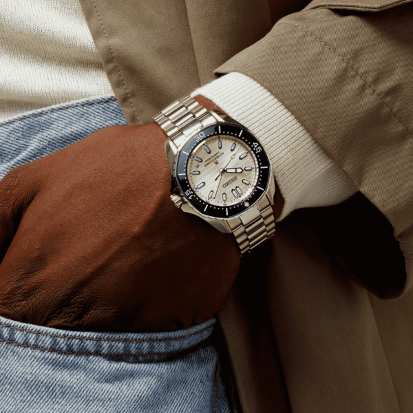 SEIKO PROSPEX DIVERS POLYGONAL IN PEARL-WHITE SPB481J1 ruka | HETA 1892 satovi i nakit Sarajevo