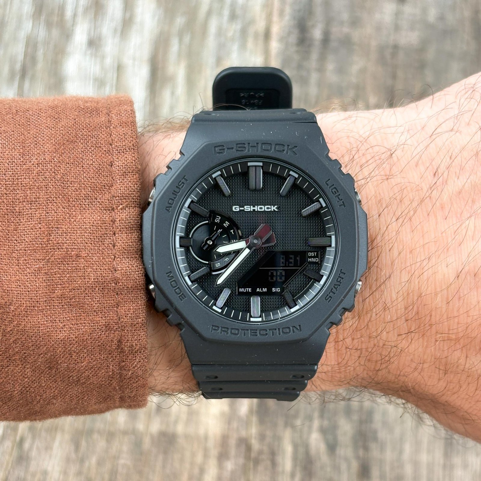 CASIO G-SHOCK GA-2100LXB-1AER MUŠKI SAT – na ruci