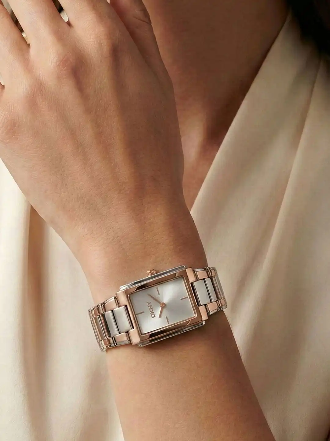 DKNY DK1L121M0095 ŽENSKI SAT – pogled 2